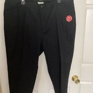 Womens St. John’s Bays Black Capri Pants.  NWT